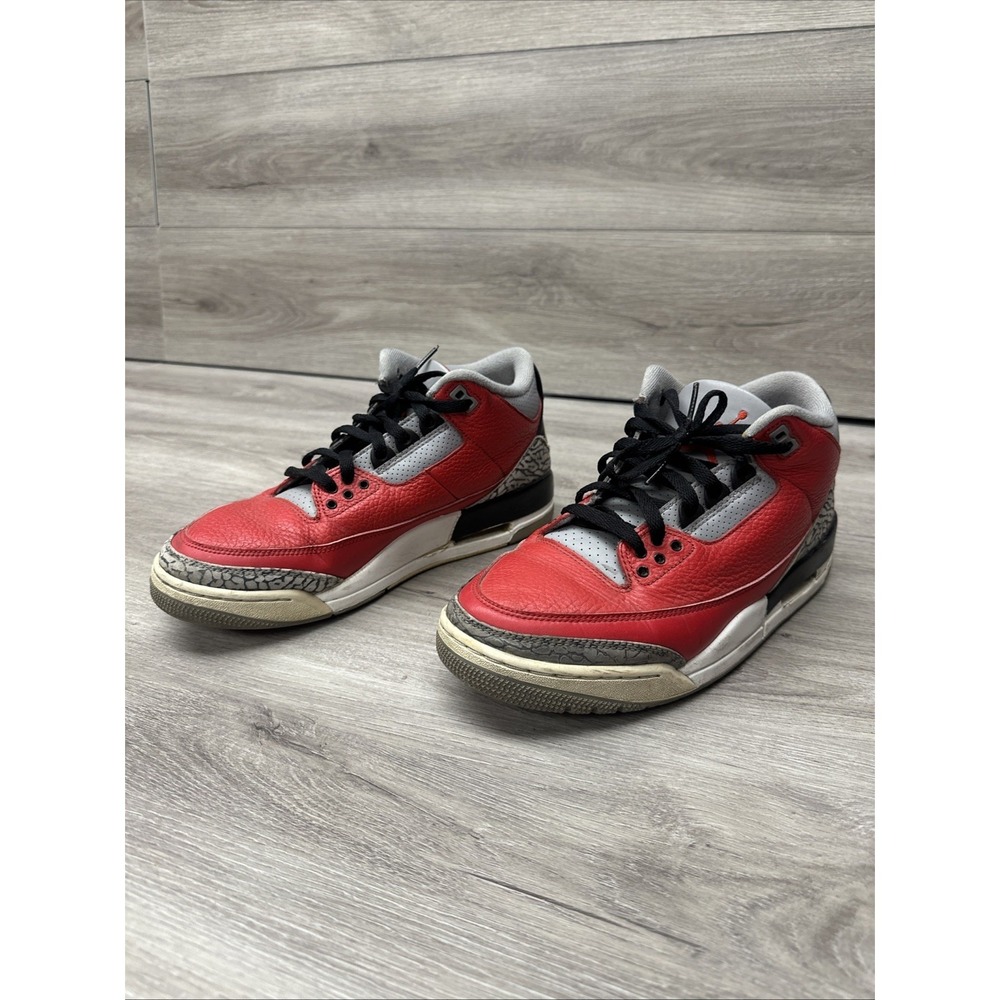 Men's Size 9 - Jordan 3 Retro SE Mid Unite